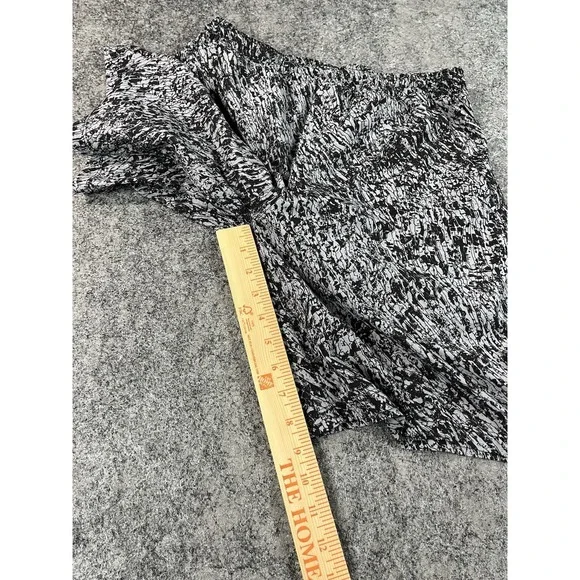 Lululemon Pace Breaker Shorts 9" Mens Small Lined Gray Splatter Soul Cycle Skull - Picture 8 of 10